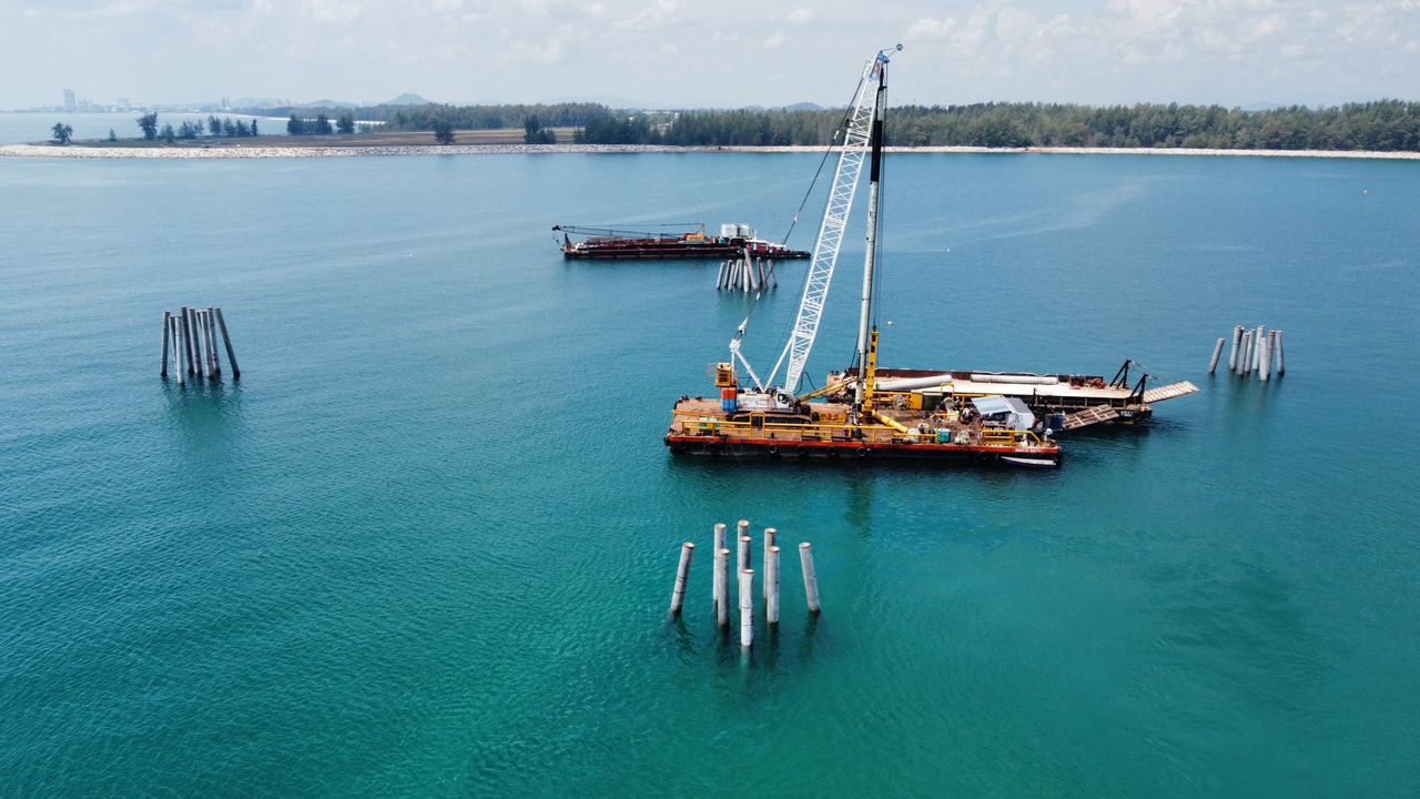 Construction of a Wind Turbine Site and Wind Turbine Installation Works cover image